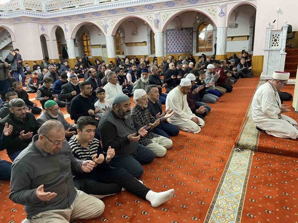 Kulu’da hatimle teravih namazı başladı