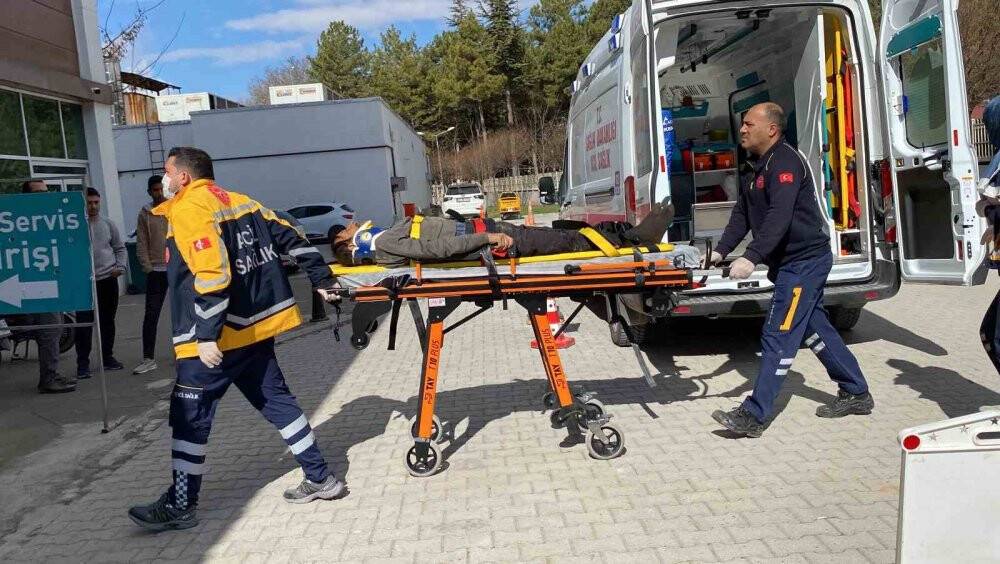 Odun toplarken beton bloğun altında kalan şahıs yaralandı