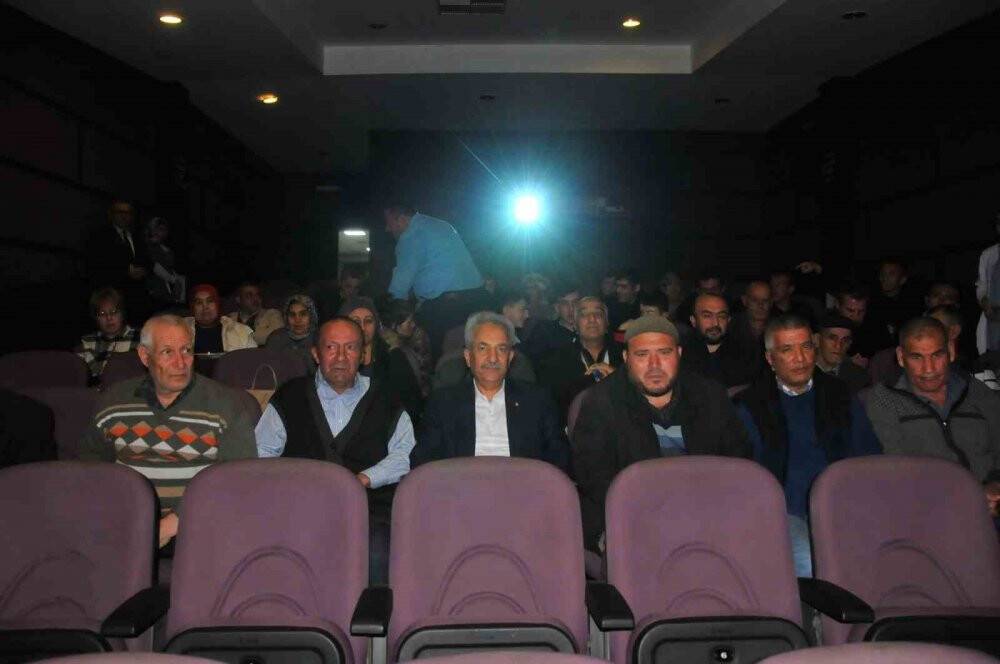 Akşehir’de büyüklerin sinema keyfi