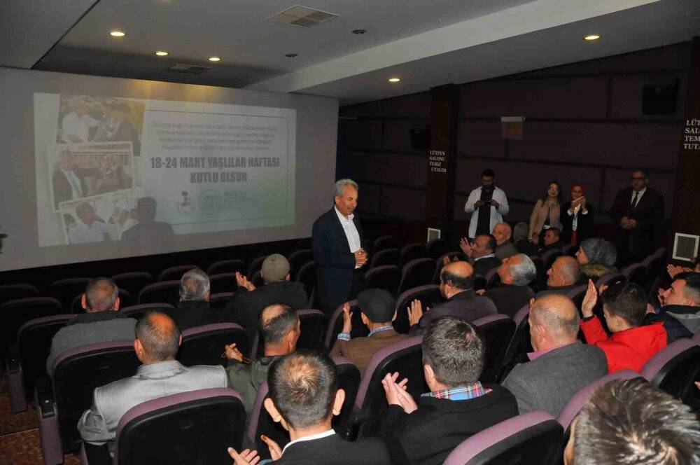 Akşehir’de büyüklerin sinema keyfi