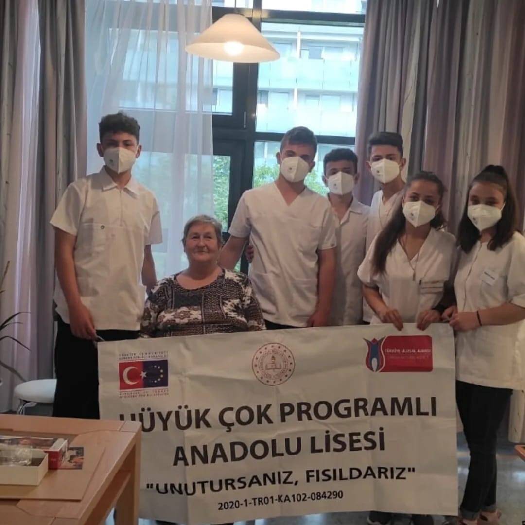 huyuklu-ogrenciler-avrupada-staj-yapti-4.jpg