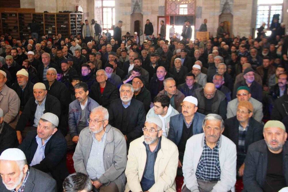 Konya’da Ramazan ayının ilk Cuma namazı kılındı
