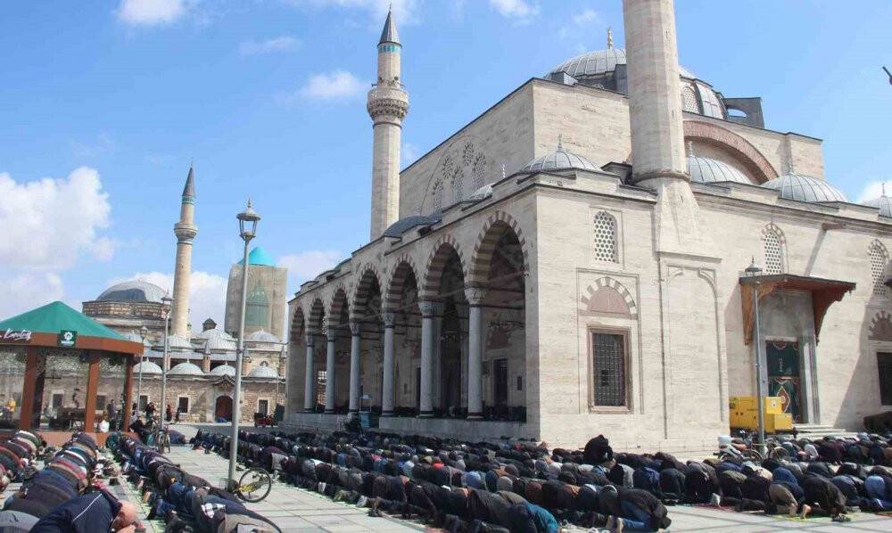 Konya’da Ramazan ayının ilk Cuma namazı kılındı