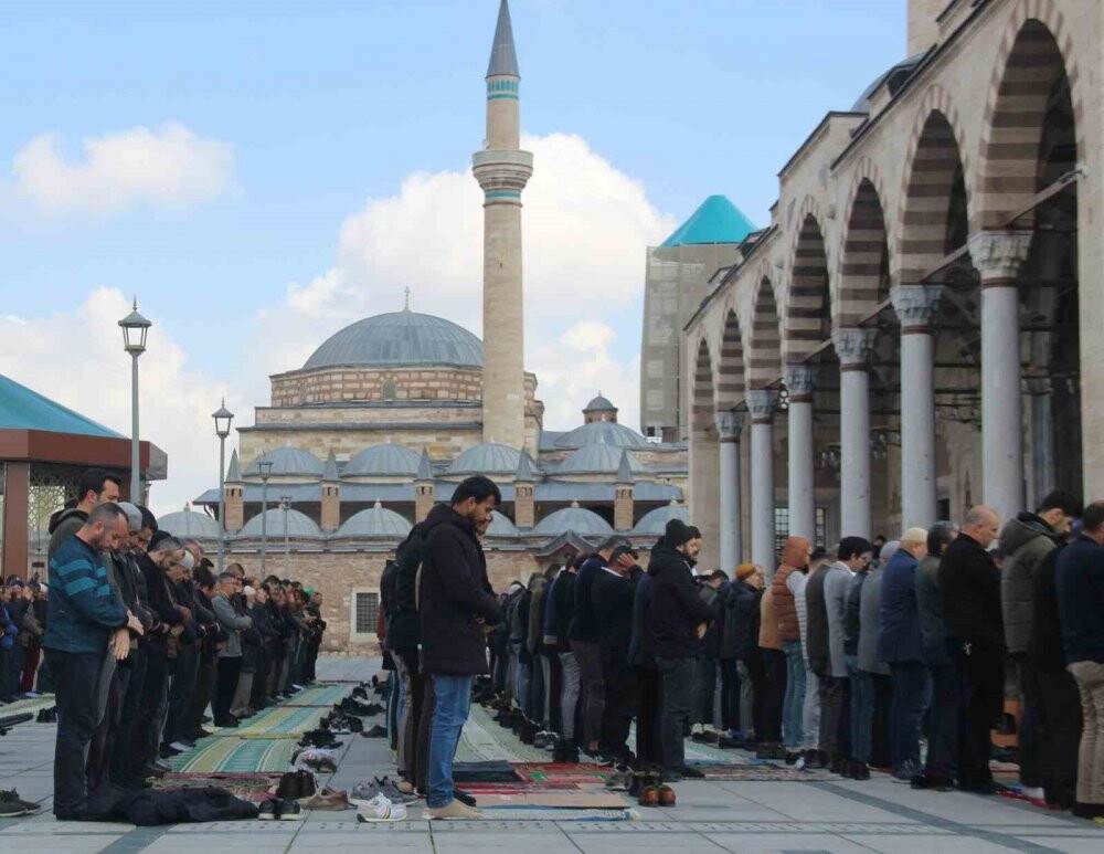 Konya’da Ramazan ayının ilk Cuma namazı kılındı