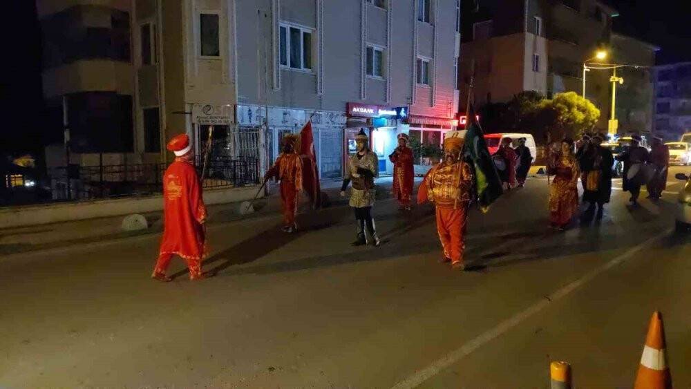 Mehteran takımı sahur için sokağa indi