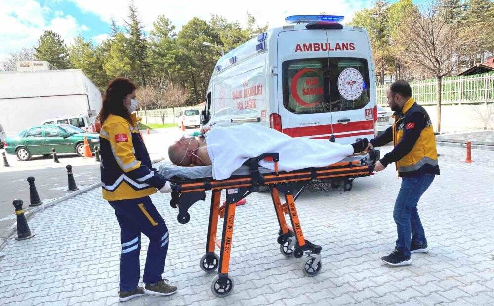 Traktörün şaftına elbisesini kaptırdı