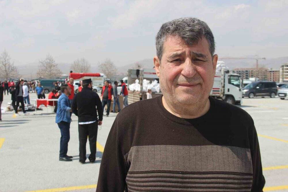 Gönüllü kuryeler 2 bin gıda paketini depremzede ailelere teslim ettiler