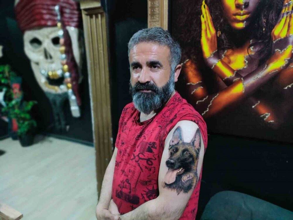 Hayatını kurtaran köpeğin resmini vücudunda ömür boyu taşıyacak