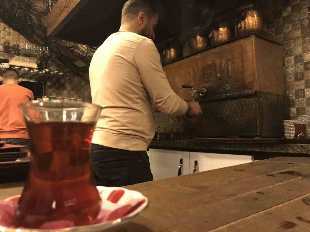 Konya'da iftardan sahura vazgeçilmez lezzet, közde çay