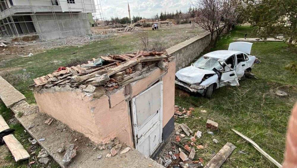 Konya'da kaza yapan otomobil parçalandı: 1 ölü, 1 yaralı