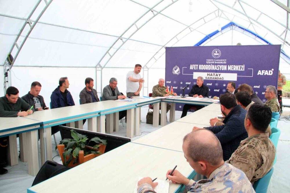 Bakan Akar: "Deprem bölgesinde hiçbir vatandaşımız yalnız değildir"