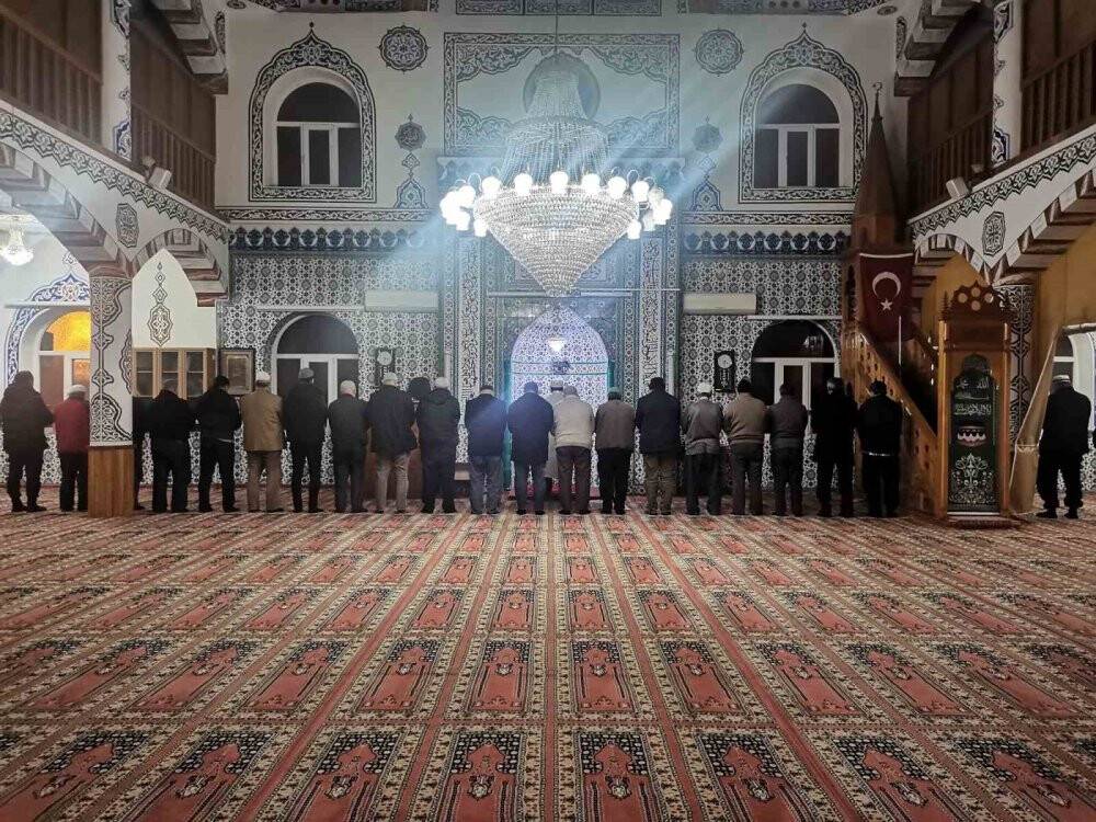 Cemaatin zor anları! Ne girmeye ne de çıkmaya izin vermedi, gerçek sonra ortay çıktı...