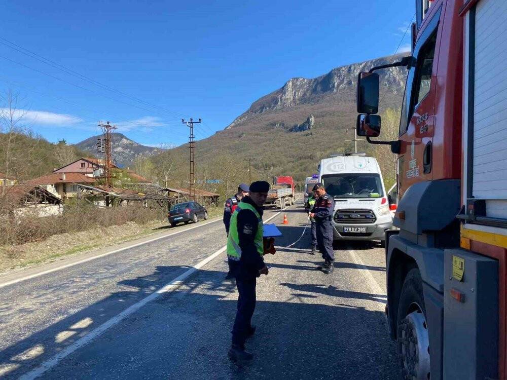 Karabük’te otomobiller çarpıştı: 2 yaralı