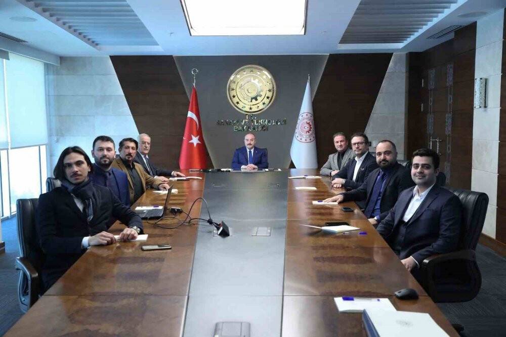 16 yaşındaki gençler için elektrikli otomobil