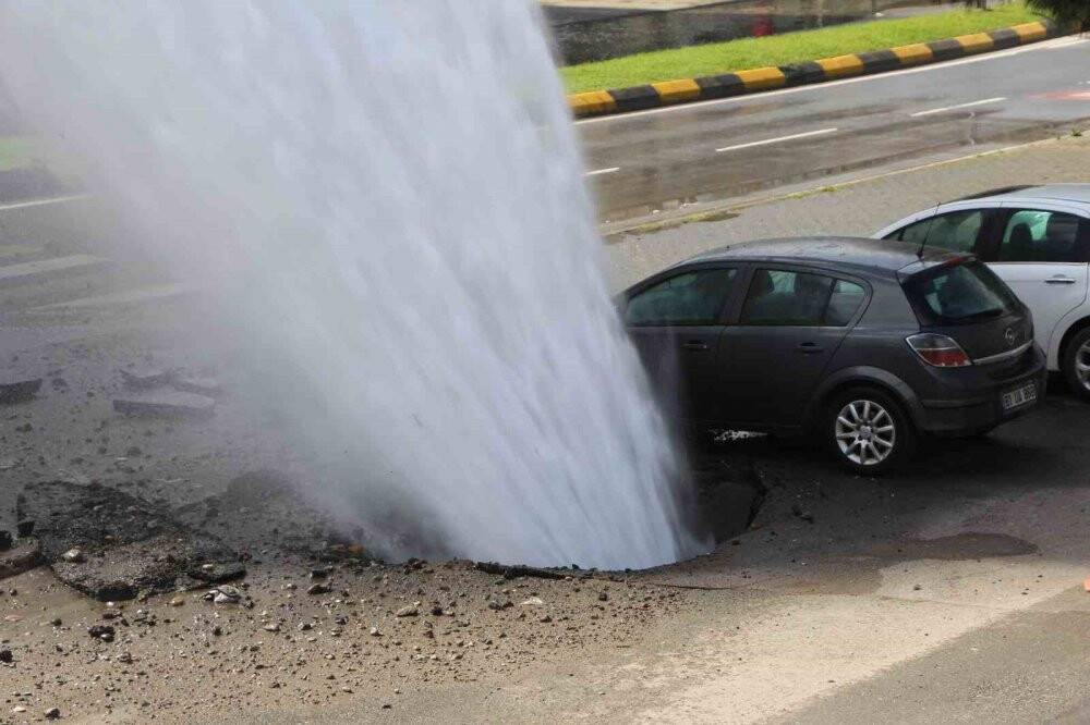 Ana su borusu patladı, ortalık savaş alanına döndü