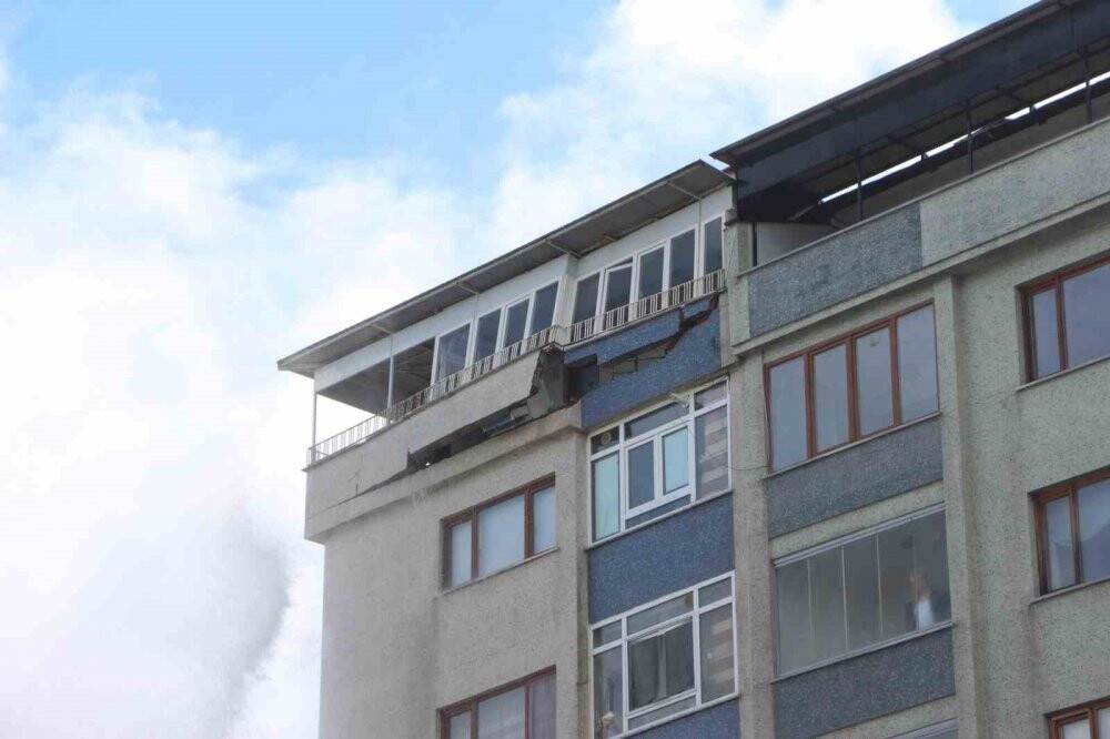 Ana su borusu patladı, ortalık savaş alanına döndü