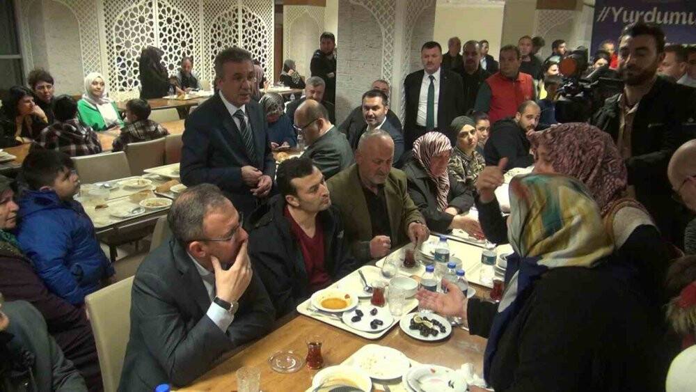 Bakan Kasapoğlu orucunu depremzedelerle açtı
