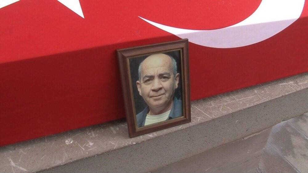 Sanatçı Engür son yolculuğuna uğurlandı