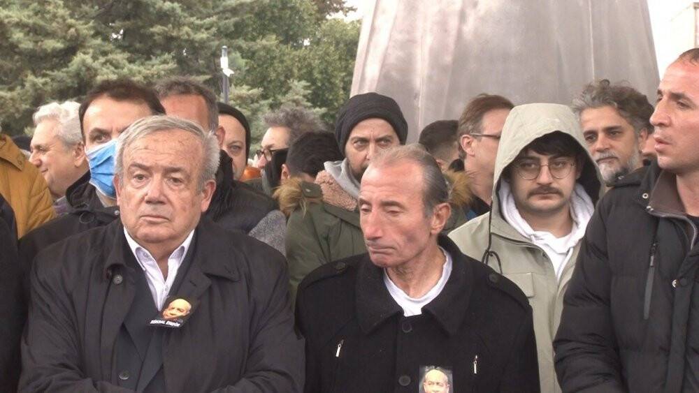 Sanatçı Engür son yolculuğuna uğurlandı