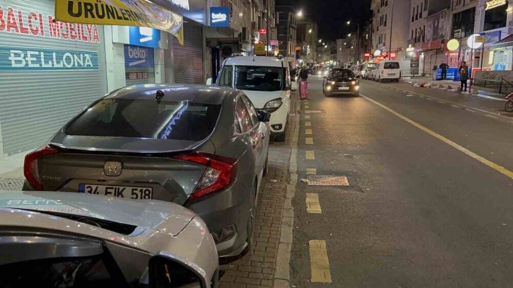 Yolda yürüyen kadın kurşunların hedefi oldu