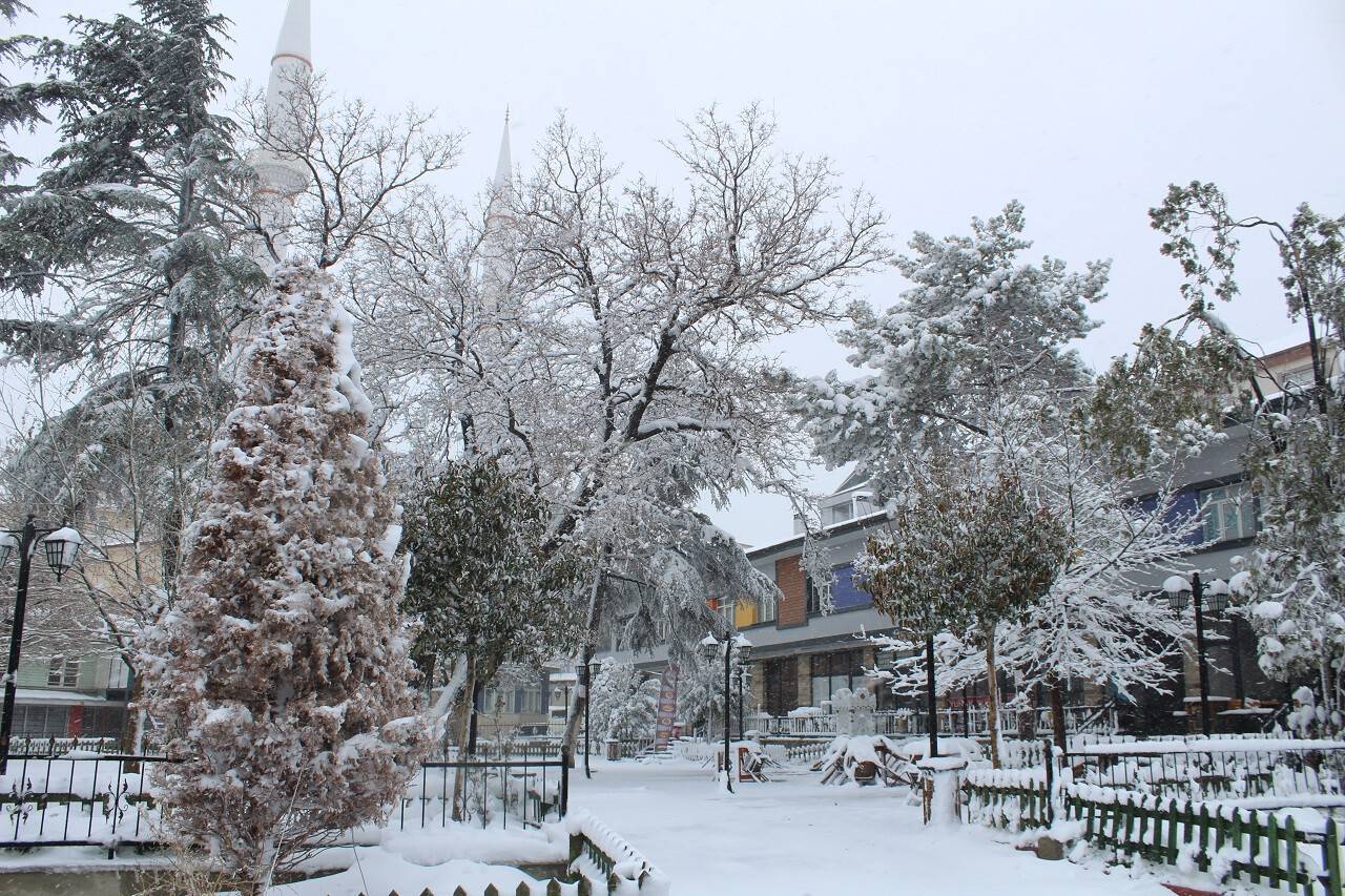 aa-20230329-30709494-30709493-yunakta-kar-yagisi-etkili-oluyor.jpg
