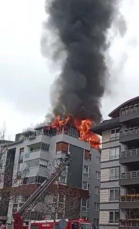 Apartmanın çatısı alev alev yandı