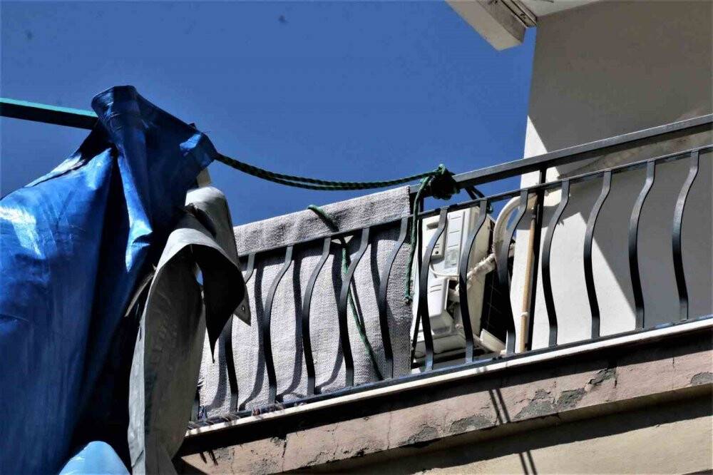 Rüzgâr taziye çadırını savurdu