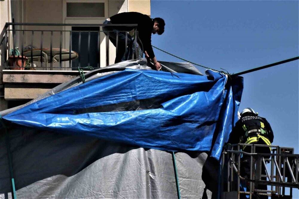 Rüzgâr taziye çadırını savurdu