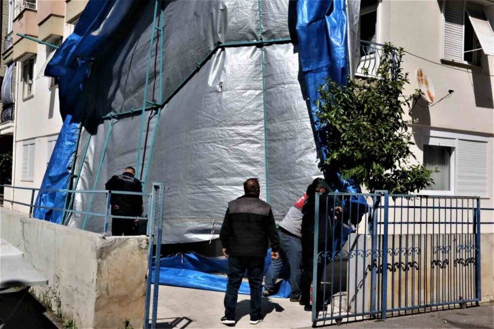 Rüzgâr taziye çadırını savurdu