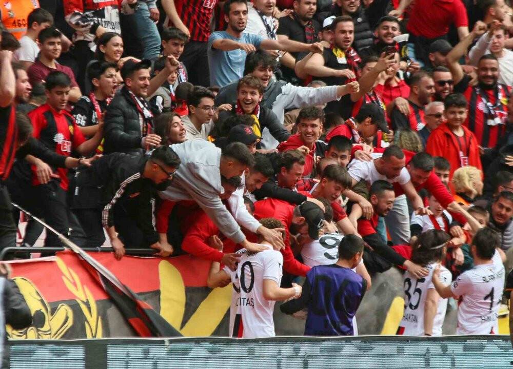 Yeni transferlerle gol sorunu çözüldü