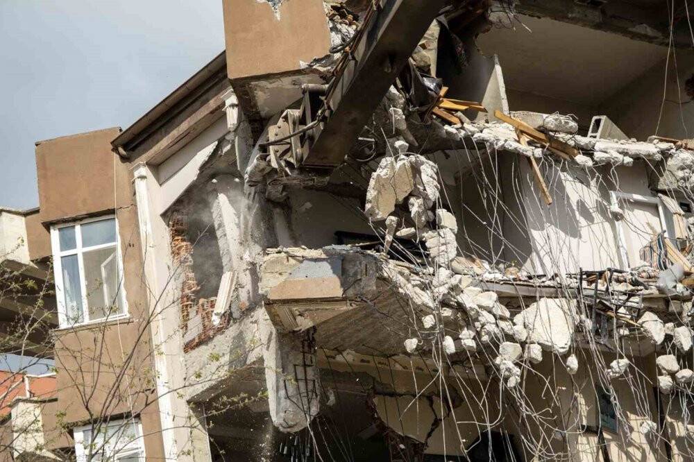 Deprem gecesi yağan yap