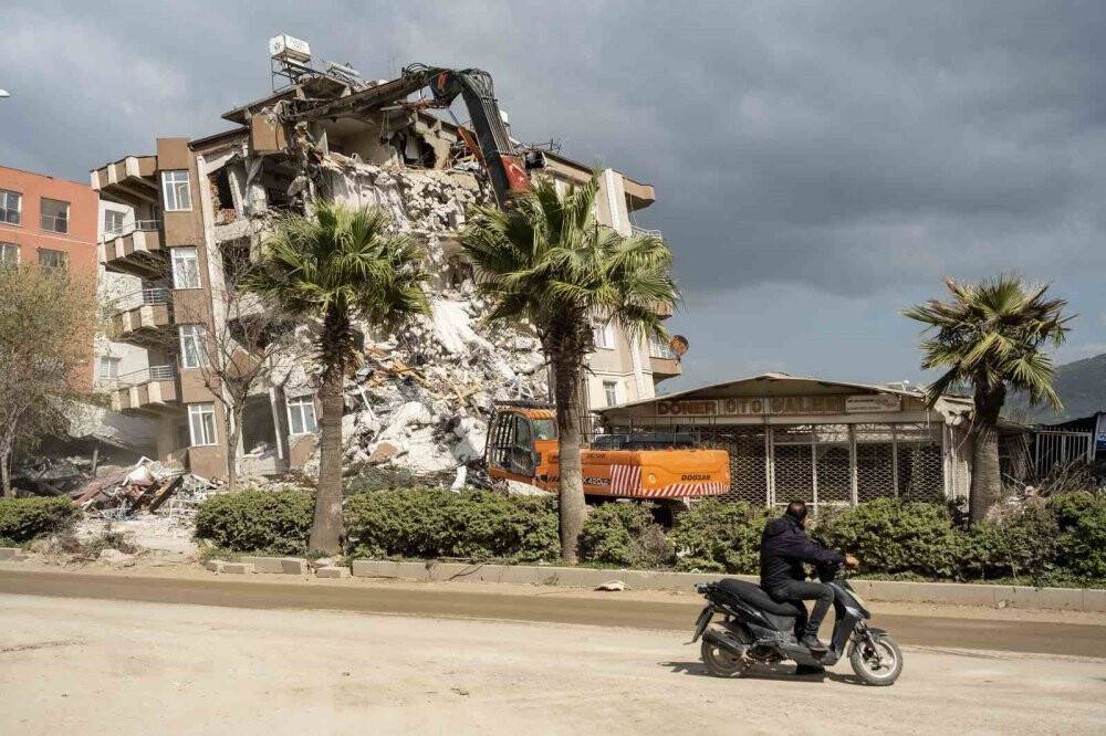 Deprem gecesi yağan yap