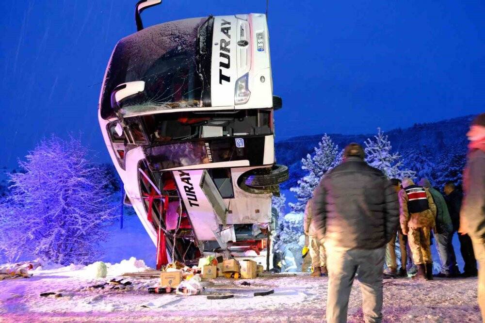 Erzincan ve Yozgat'ta yolcu otobüsü devrildi: Ölü ve yaralılar var