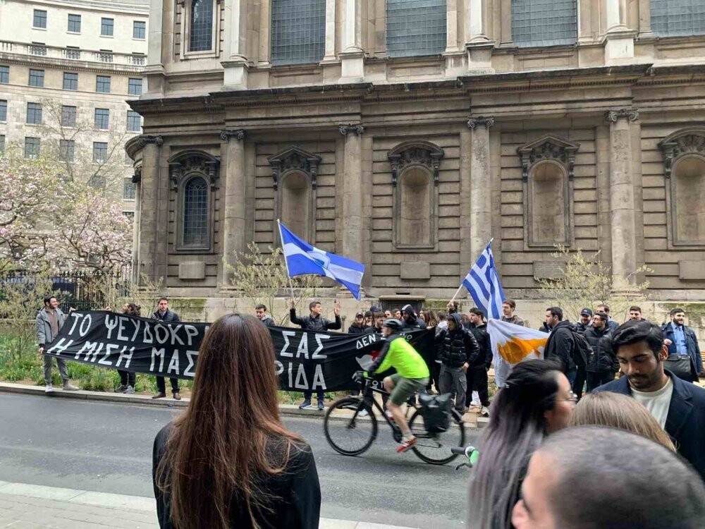 İngiltere’de, KKTC Cumhurbaşkanı Tatar’ın konvoyuna saldırı girişimi