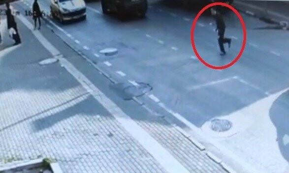 Otomobil çarptı, metrelerce savrulup düştü