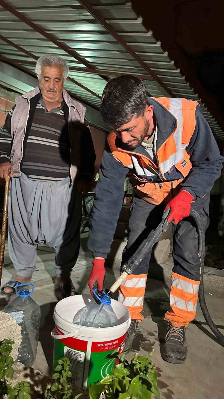 KOSKİ Hatay’da depremzedelere su hizmetini Ramazan’da da sürdürüyor