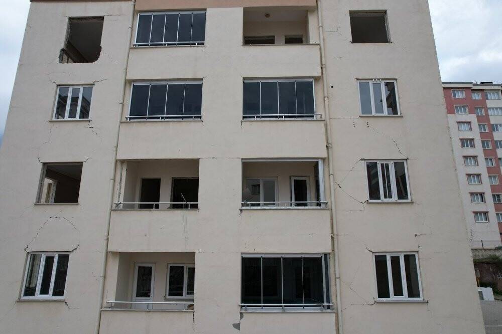 Önce ağır, sonra az hasarlı raporu verdiler