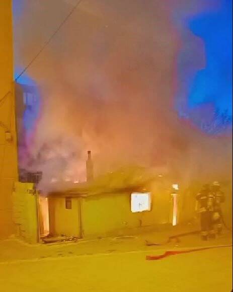 Tarihi ev alev topuna döndü, mahalleli isyan etti