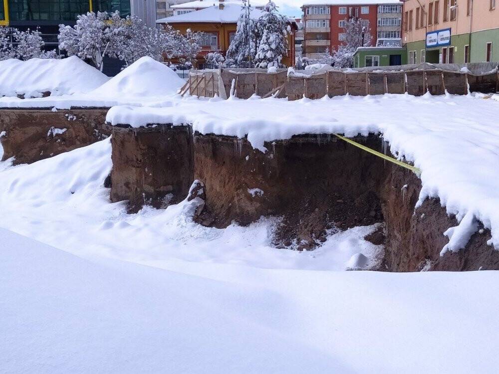 Okulun altından insan kemikleri çıktı!