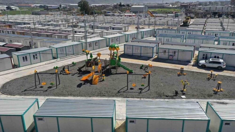 Konya Büyükşehir,Konya'daki odalar ve ilçe belediyeleriyle birlikte Hatay'a kazandırmıştı: Depremzedeler yerleşmeye başladı