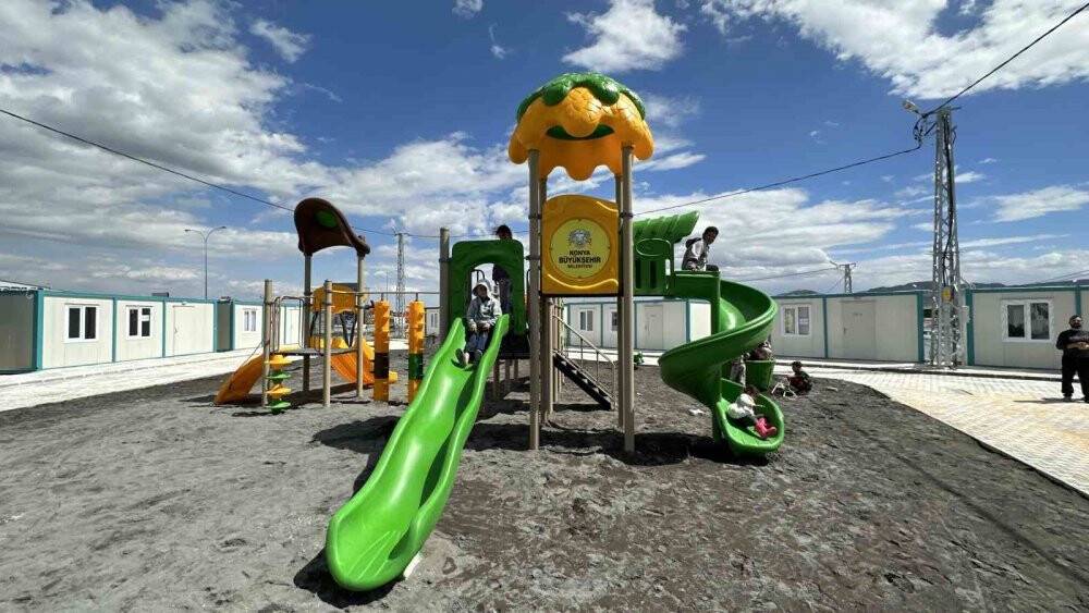 Konya Büyükşehir,Konya'daki odalar ve ilçe belediyeleriyle birlikte Hatay'a kazandırmıştı: Depremzedeler yerleşmeye başladı