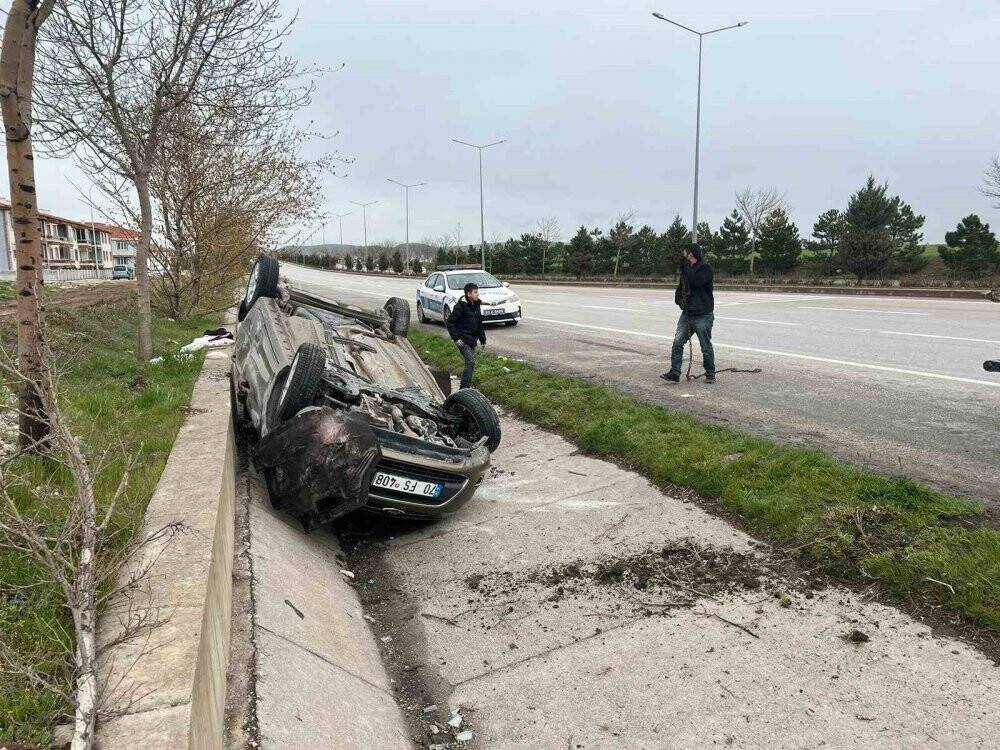 Afyon-Konya yolunda kaza:2 yaralı