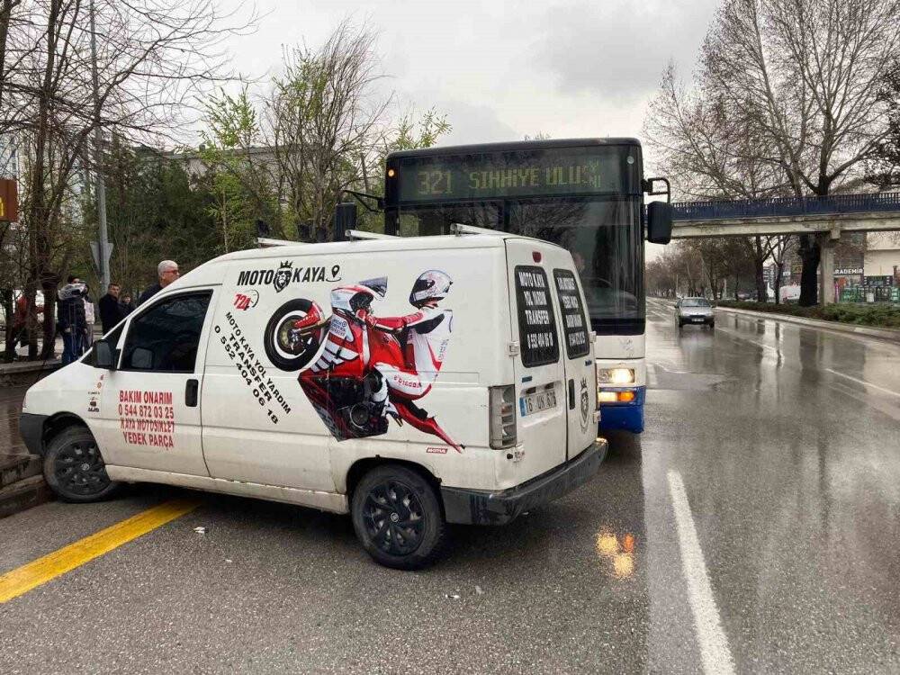 Başkentte otobüs şoförü trafikteki tartışmada aracı metrelerce sürükledi
