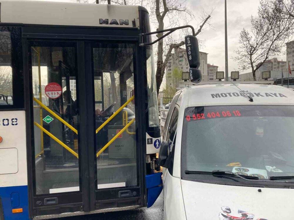 Başkentte otobüs şoförü trafikteki tartışmada aracı metrelerce sürükledi