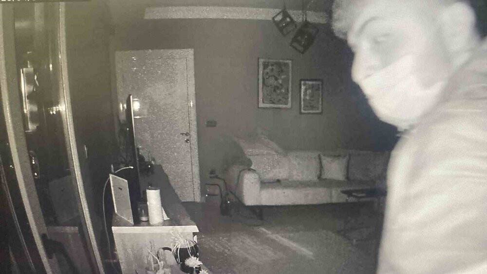 Ev farelerini evin içindeki  güvenlik kamerası ele verdi