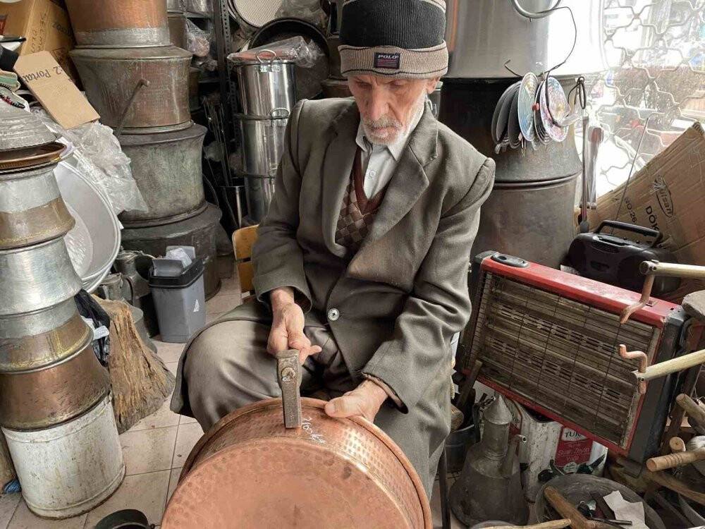 Yarım asırlık usta mesleğini oğlu ile yaşatıyor