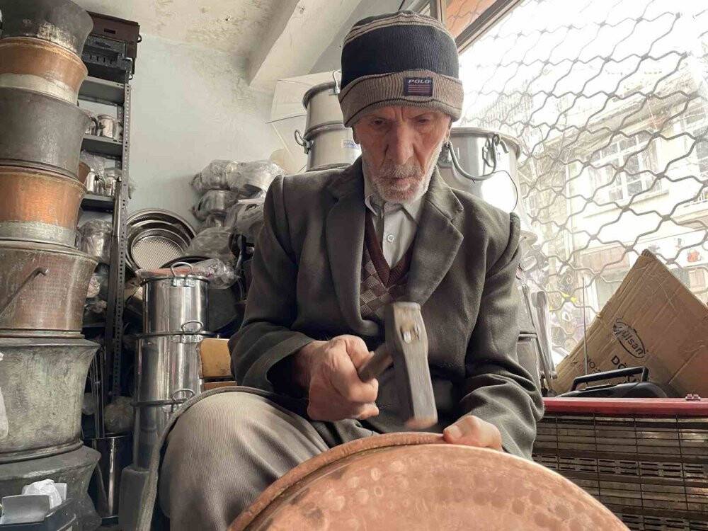 Yarım asırlık usta mesleğini oğlu ile yaşatıyor