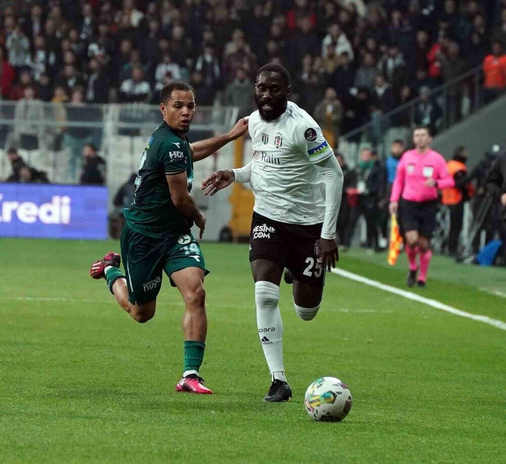 Beşiktaş, Masuaku ve Redmond’ı kadroda tutmak istiyor