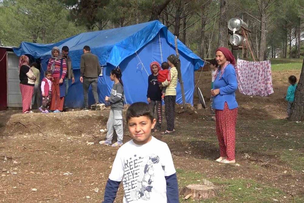 Evleri yıkılan aileler: "Kendimizi burada güvende hissediyoruz"