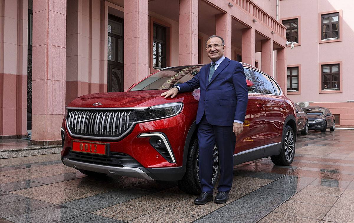 aa-20230410-30814296-30814293-adalet-bakani-bozdag-yerli-ve-milli-otomobil-togg-ile-ilk-surusunu-gerceklestirdi.jpg